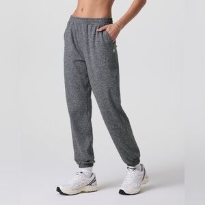 Vuori Boyfriend Sweatpants in Heather Grey